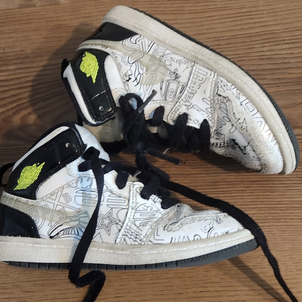 Boys kids Air Jordan Mid 1 size 13C